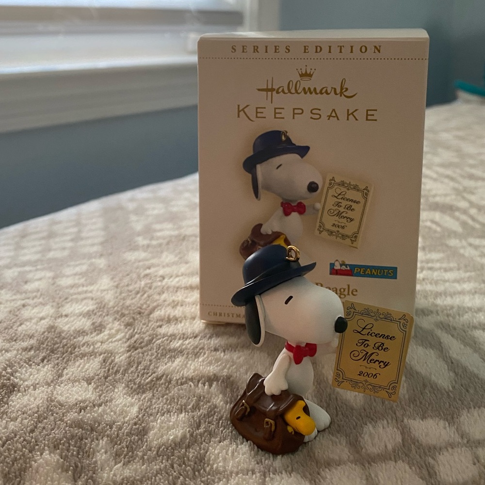 Hallmark Keepsake Ornament Peanuts “The Legal Beagle”